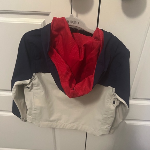 Boys' Vineyard Vines On-The-Go Packable Rain Shell Stone Color - Picture 2 of 2